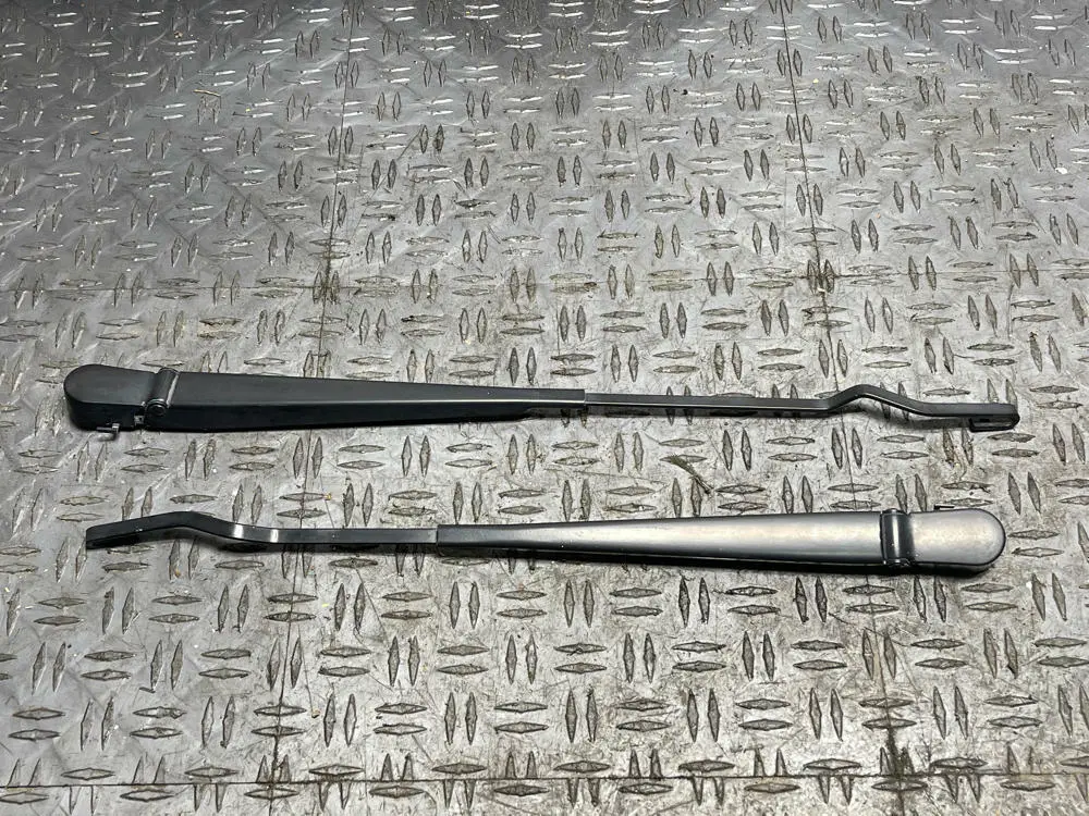 2003-04 Ford Mustang Mach One Oem Wiper Arms Pair 19K Miles 296 1